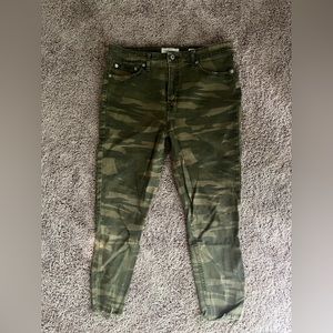 Lucky Brand Camo Bridgette Crop Skinny Jeans Size 12